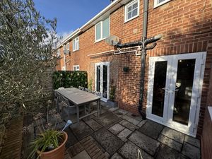 Outdoor Dining/Entertaining- click for photo gallery